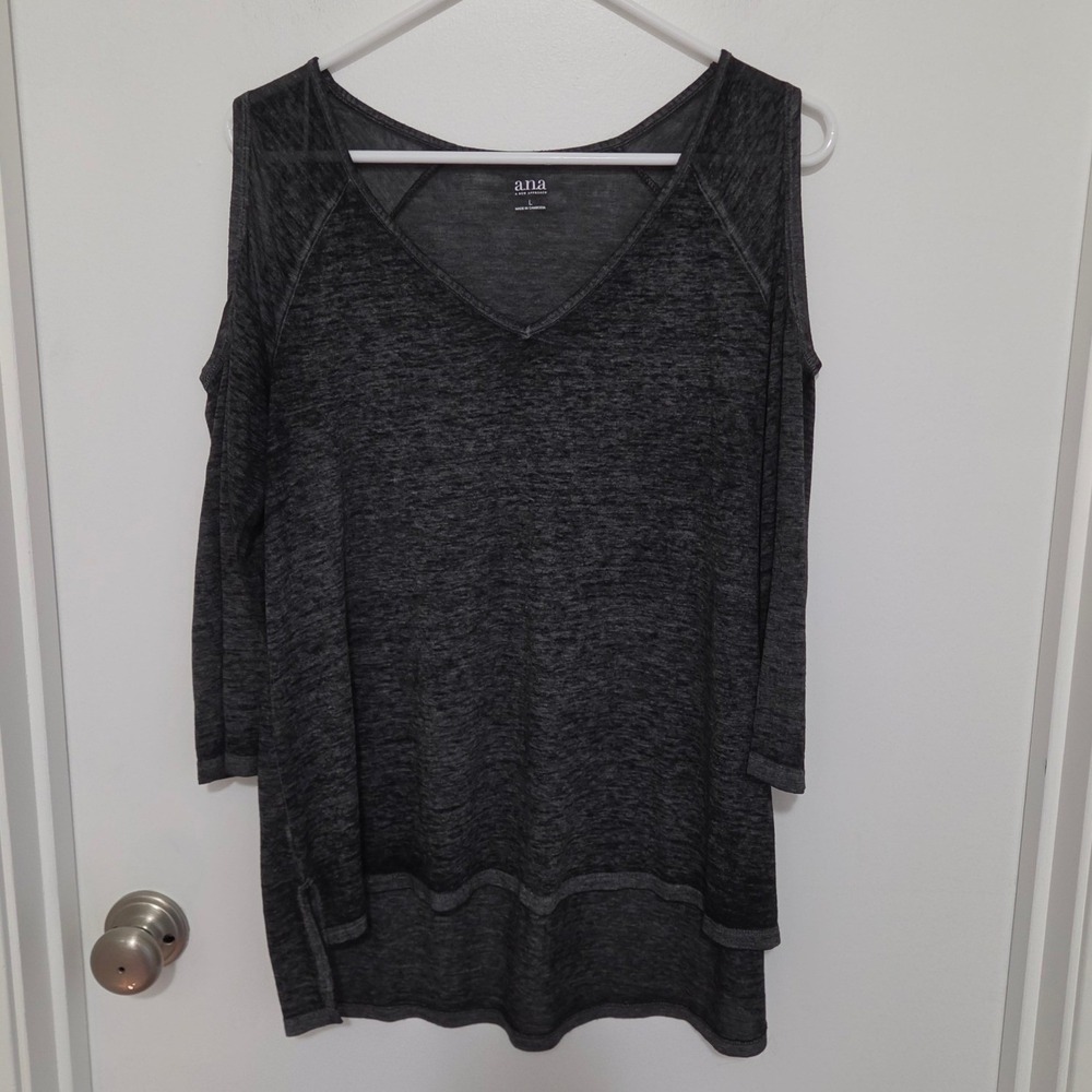 ana A New Approach Gray Cold Shoulder V-Neck Long Sleeve Top Large